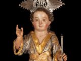a statue of a man with a crown on his head
