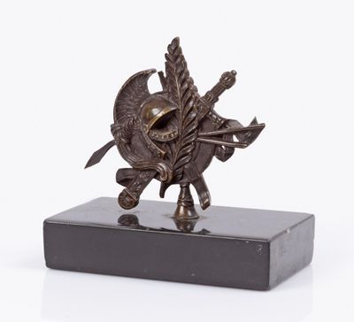 Presse papier en bronze à patine brun nuancé représentant un…