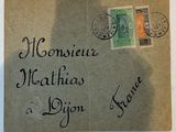 une vieille enveloppe sur laquelle est apposé un timbre portant l'inscription « Monsieurie Mathia »