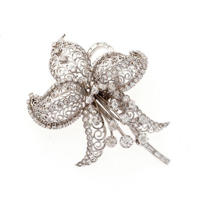 une image représentant une broche en argent surmontée d'un nœud