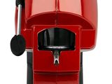 La machine à café est rouge et possède un socle noir.