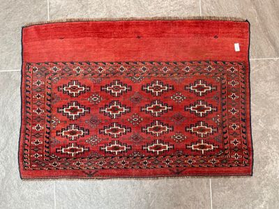 Tapis de selle ancien Tchouval Yomoud Boukhara fond rouge à …