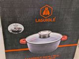 packaging of a casserole with a lid and a lid on it
