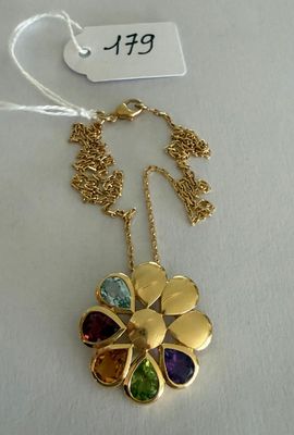 Chaîne en or jaune maille forçat, soutenant un pendentif Fle…