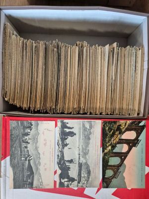 France Boîte de plus de 800 cartes postales anciennes en maj… - Photo 1