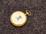 une image représentant une montre de poche en or ornée d'une étoile de David