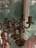 Lot de deux candélabres et un lot de pièces de forme en méta… (photo 3)