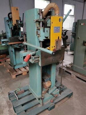 a machine that is sitting on a pallet in a warehouse