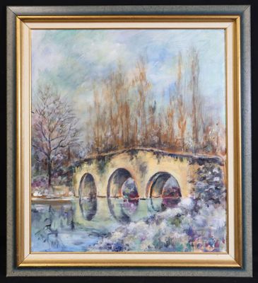 une peinture à l'huile représentant un pont enjambant un plan d'eau, avec des arbres en arrière-plan