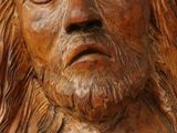 a statue of jesus with a crown of thorns on his head