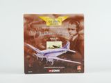 une image représentant une photo d'une maquette d'avion posée sur une table
