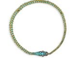 un bracelet en perles turquoise et dorées, muni d'un fermoir en forme de serpent