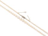 un ensemble composé d'un collier et d'un bracelet en perles et diamants