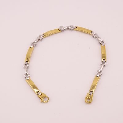 un bracelet en or et en argent muni d'un fermoir