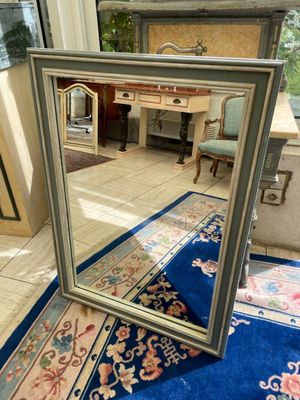 a mirror that is sitting on the floor in the room