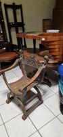 Fauteuil Dagobert, table violon en placage de noyer et une t…