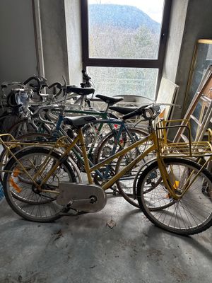 LOT de 7 vélos dont 3 de course et un de la Poste. - Photo 1