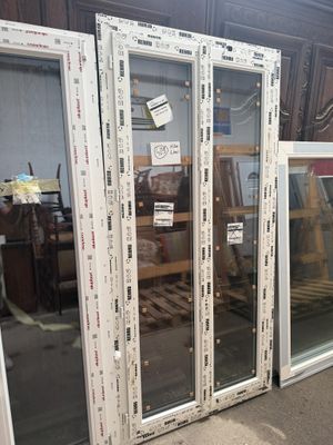 On trouve de nombreux types de fenêtres dans ce magasin