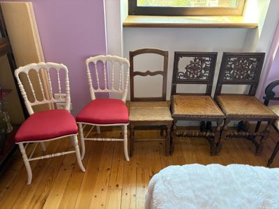 Chaise en bois laqué blanc, dossier à barreaux et traverse c…