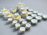 many cups and saucers that are arranged in the shape of a heart