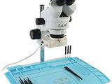 an image of a microscope that is sitting on top of a table
