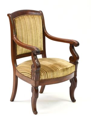 une image représentant une chaise dont l'assise est recouverte d'un tissu jaune