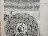 un vieux livre avec un dessin en noir et blanc