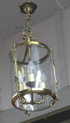 a light that is hanging from the ceiling in the room
