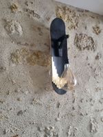 2 appliques modernes à 1 ampoule ; pendulette murale ; 4 enc… (photo 4)