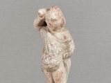 une image représentant la statue d'un homme coiffé d'un chapeau