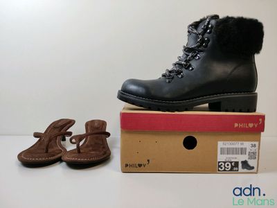 paire de bottines en cuir noir pour femme, avec semelles doublées de fourrure