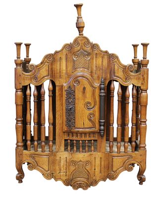 PROVENCE, XVIIIème - PANNETIERE mouvementée et surmontée de …