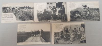 plusieurs vieilles photographies en noir et blanc représentant des personnes dans un champ