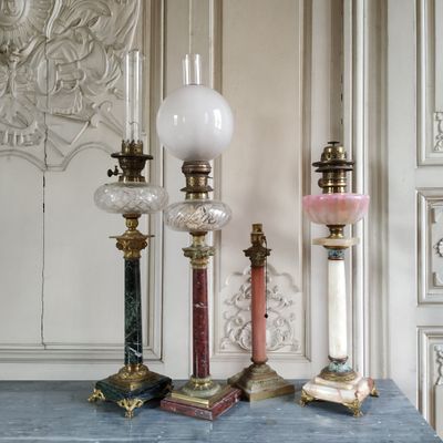 Quatre lampes à pétrole en marbre et onyx, style néoclassiqu… - Photo 1