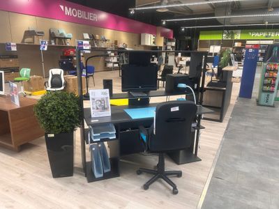 1 lot de mobilier comprenant : - Photo 1