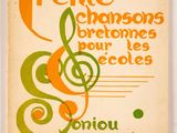 un gros plan sur la couverture d'un livre représentant un arbre et une note de musique