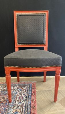 Suite de deux fauteuils et quatre chaises de style Louis XVI…