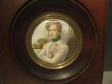 une photo d'un tableau représentant une femme en robe blanche