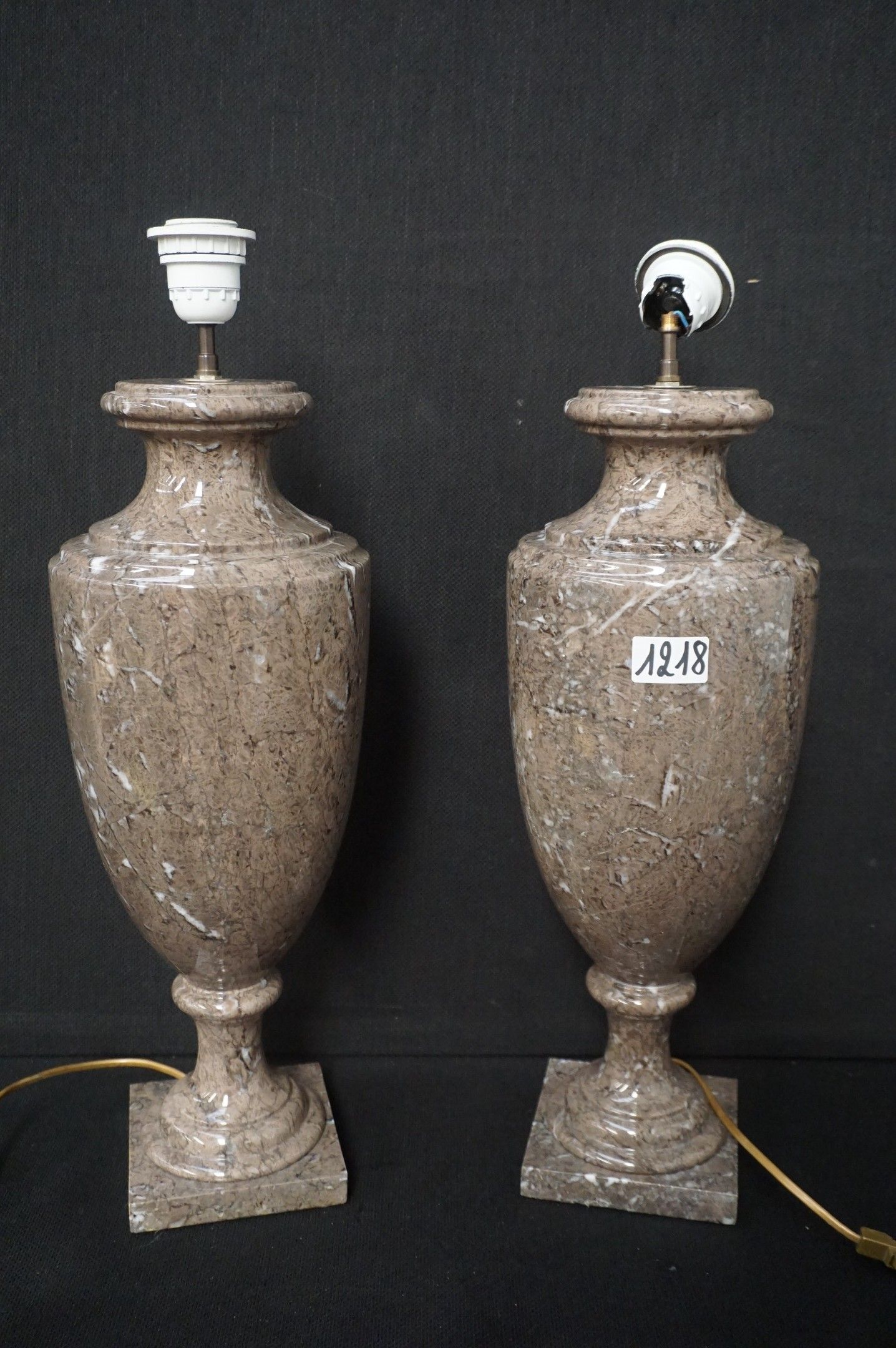 2 jolies lampes de table en marbre - H : 55 cm