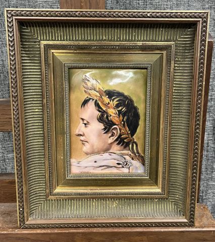 Email de Limoges « Jules César » signé D.MOREAU. 17 x 12 cm