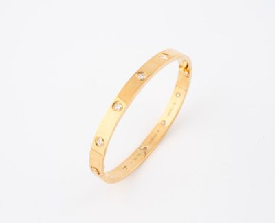 Bracelet rigide « Love » de Cartier en or jaune 18 carats serti de diamants