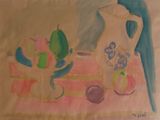 une peinture représentant une cruche et une corbeille de fruits posées sur une table
