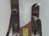 a picture of a pair of handles on a door handle