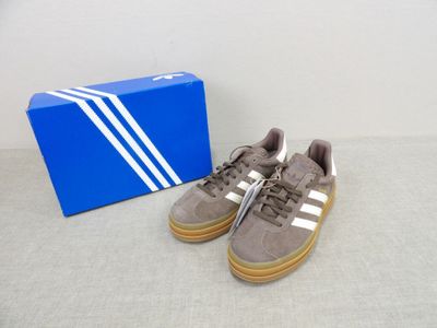 Baskets adidas Superstar Sued, pointure UK 9,5