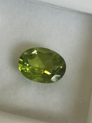 PERIDOT green VS Pakistan ovale 8,8 x 6,7 1,9ct