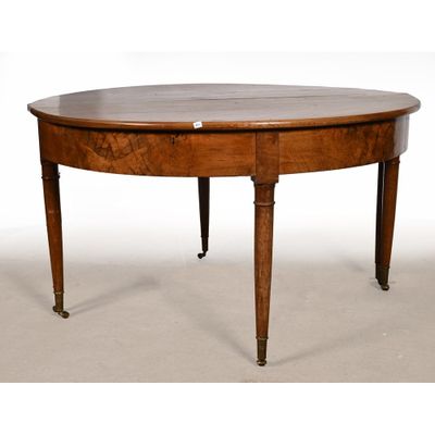 table de salle à manger ovale avec pieds tournés et plateau en bois