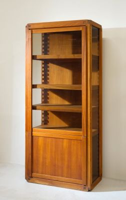 Pierre CHAPO (1927-1987) Vitrine en orme ouvrant par deux ba…