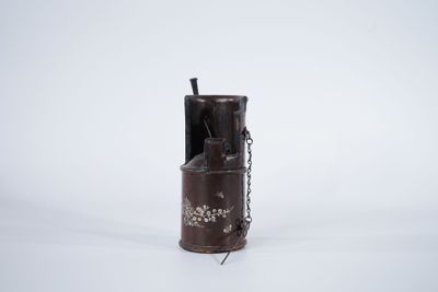 Pipe à eau en bois naturel teinté avec incrustations - ASIE