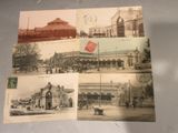 quelques vieilles cartes postales représentant divers bâtiments et des passants dans la rue