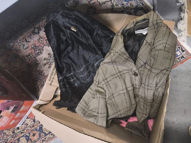 Lot de vêtements vintage dont Pierre Cardin